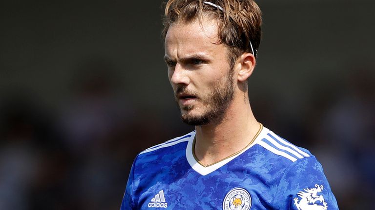 Le milieu de terrain de Leicester James Maddison (AP)