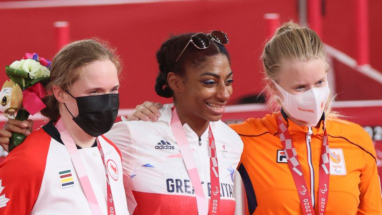 Kadeena Cox retained her Paralympic title in style