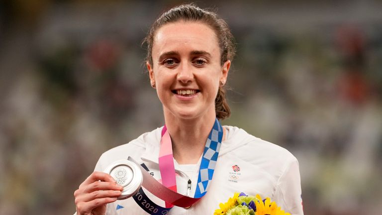 Silver medalist Laura Muir poses during her medal ceremony.  (AP Photo/Martin Meissner) 