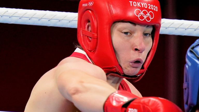 Lauren Price defeats Li Qian on points to win Olympic women’s middleweight gold at Tokyo 2020 Games |  Boxing News