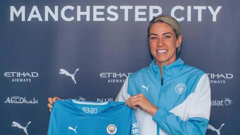 Manchester City have signed Australia international Alanna Kennedy on a two-year contract