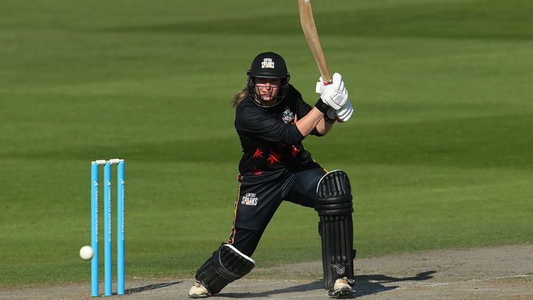 Kelly finished unbeaten on 100 from just 53 balls to guide Sparks to a superb victory over the league leaders