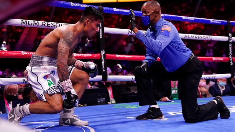 Mark Magsayo, who Manny Pacquiao said ‘reminds me of myself’, wins by massive knockout |  Boxing News