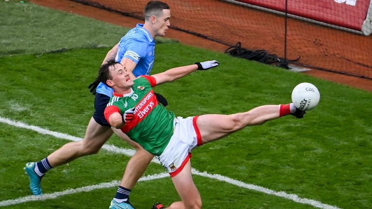 Mayo's Diarmuid O'Connor keeps the ball in play which led to a Kevin McLoughlin point