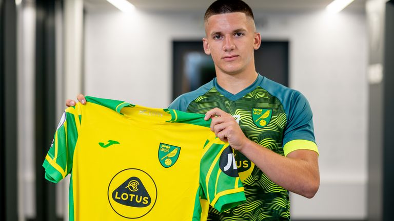 Tzolis a rejoint Norwich en provenance du PAOK pour un contrat de cinq ans (Crédit : Matt Usher, Norwich City)