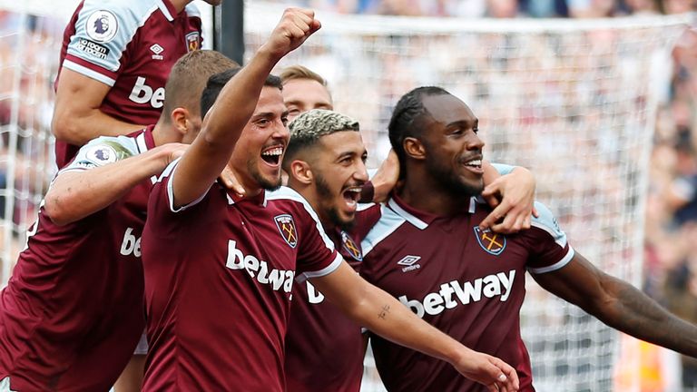 Pablo Fornals celebrates with teammates after giving West Ham the lead