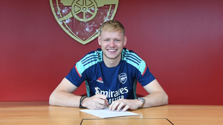 Ramsdale signs for Arsenal 

