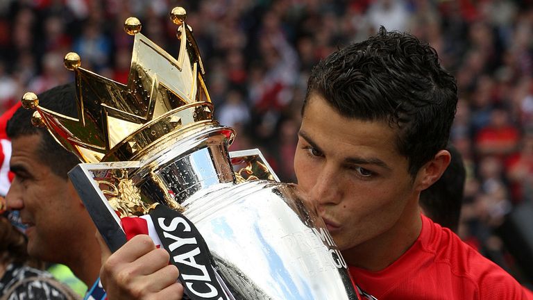 Manchester United&#39;s Cristiano Ronaldo lifts the Barclays Premier League trophy