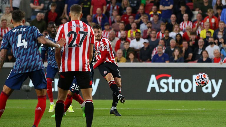 Sergi Canos puts Brentford 1-0 up in the first half (Paul Terry/CSM via ZUMA Wire)