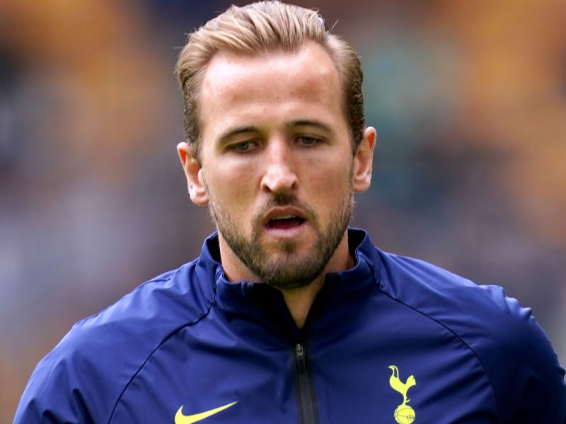 Gary Neville says Manchester United should move for Tottenham striker Harry  Kane during final week of transfer window | Football News | Sky Sports