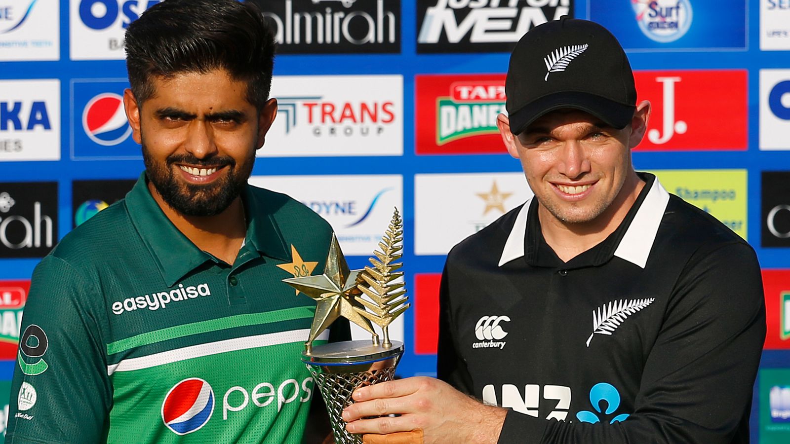 New Zealand reach Dubai after abandoning Pakistan tour over specific and credible security threat Cricket News Sky Sports