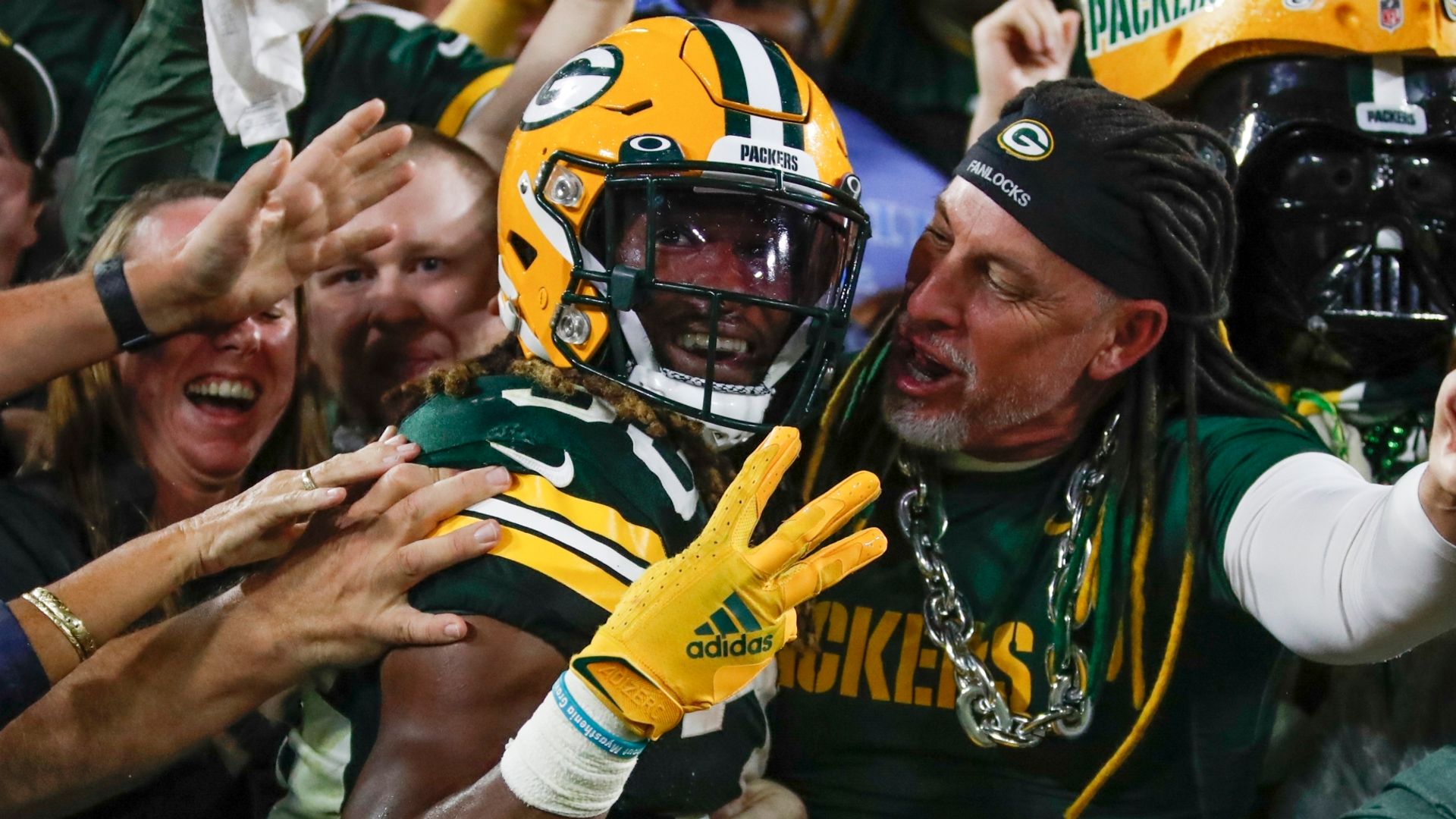 Jones scores four touchdowns as Packers bounce back