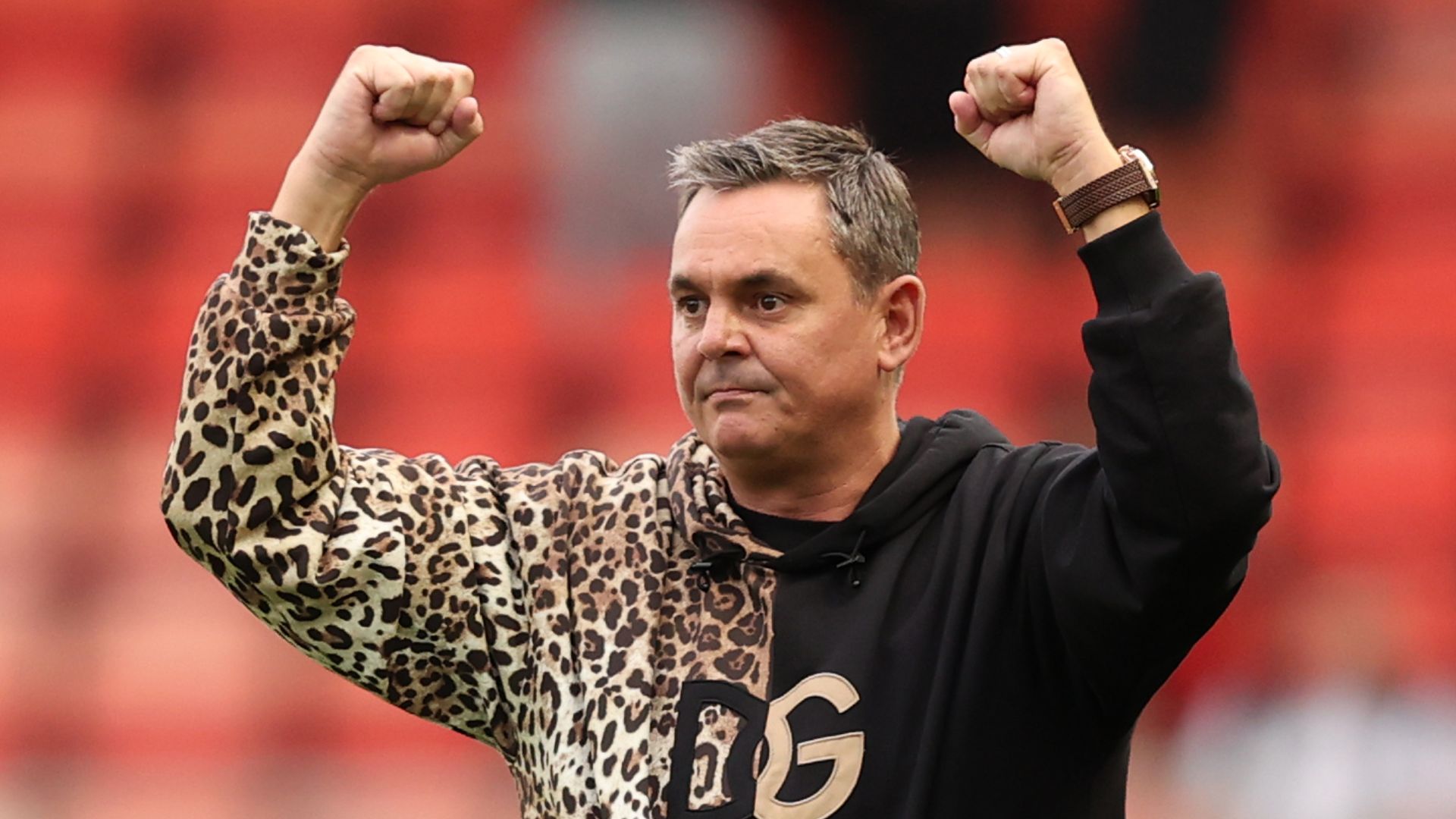 Leigh owner Beaumont gets on his bike for charity