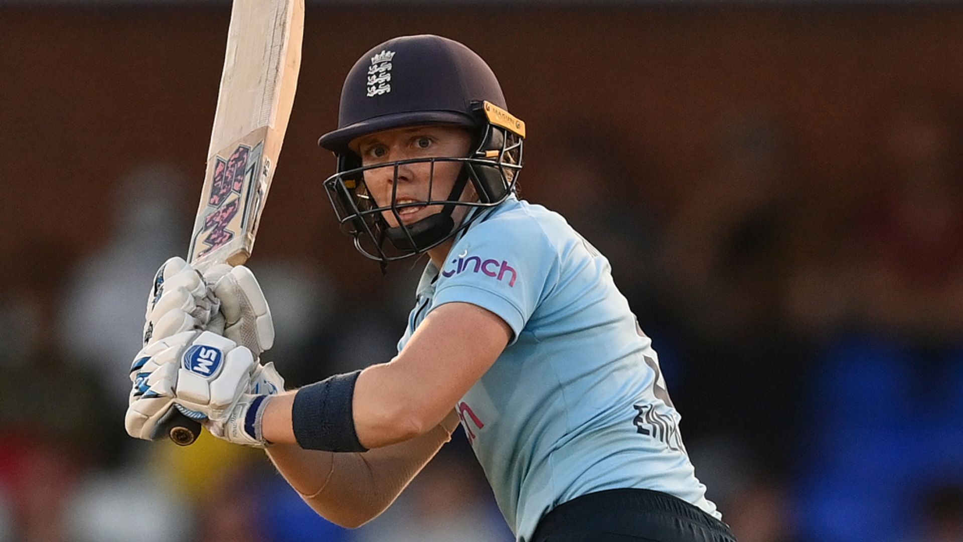 Knight's superb century takes England to series win