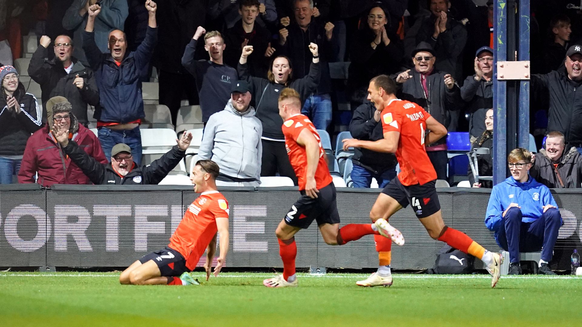 Five star Luton sink Coventry
