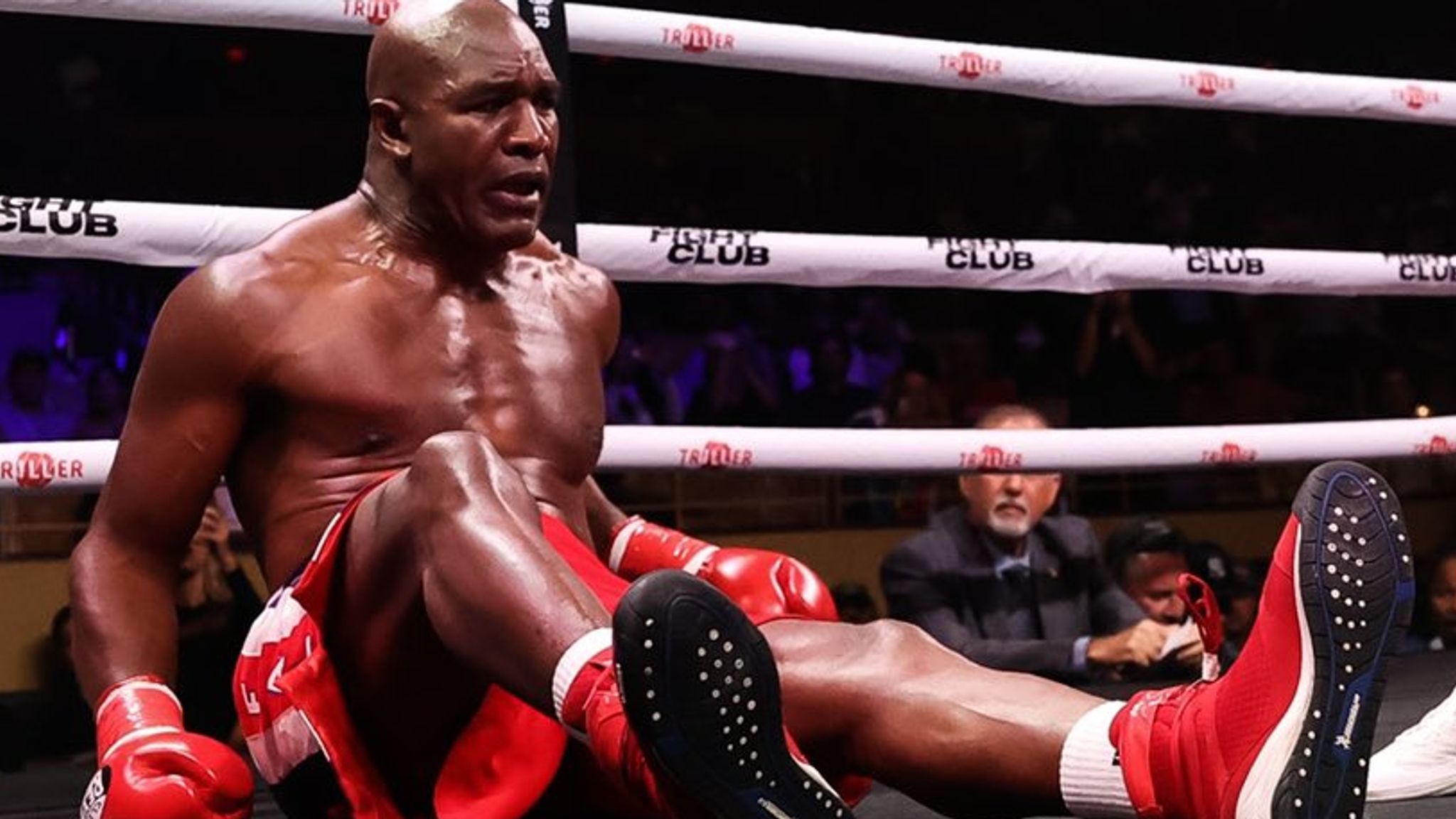 Evander Holyfield, aged 58, beaten by Vitor Belfort via first-round TKO | Boxing News | Sky Sports