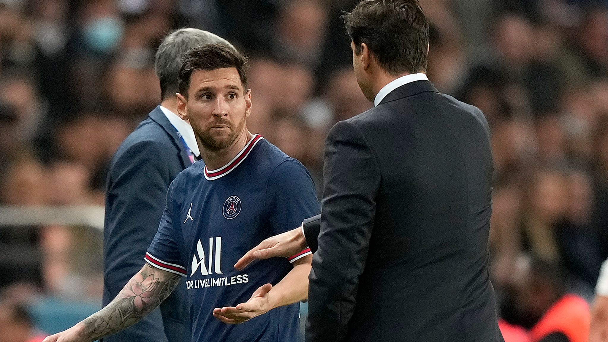 Lionel Messi: PSG forward suffers injury to left knee - Football News - Sky Sports