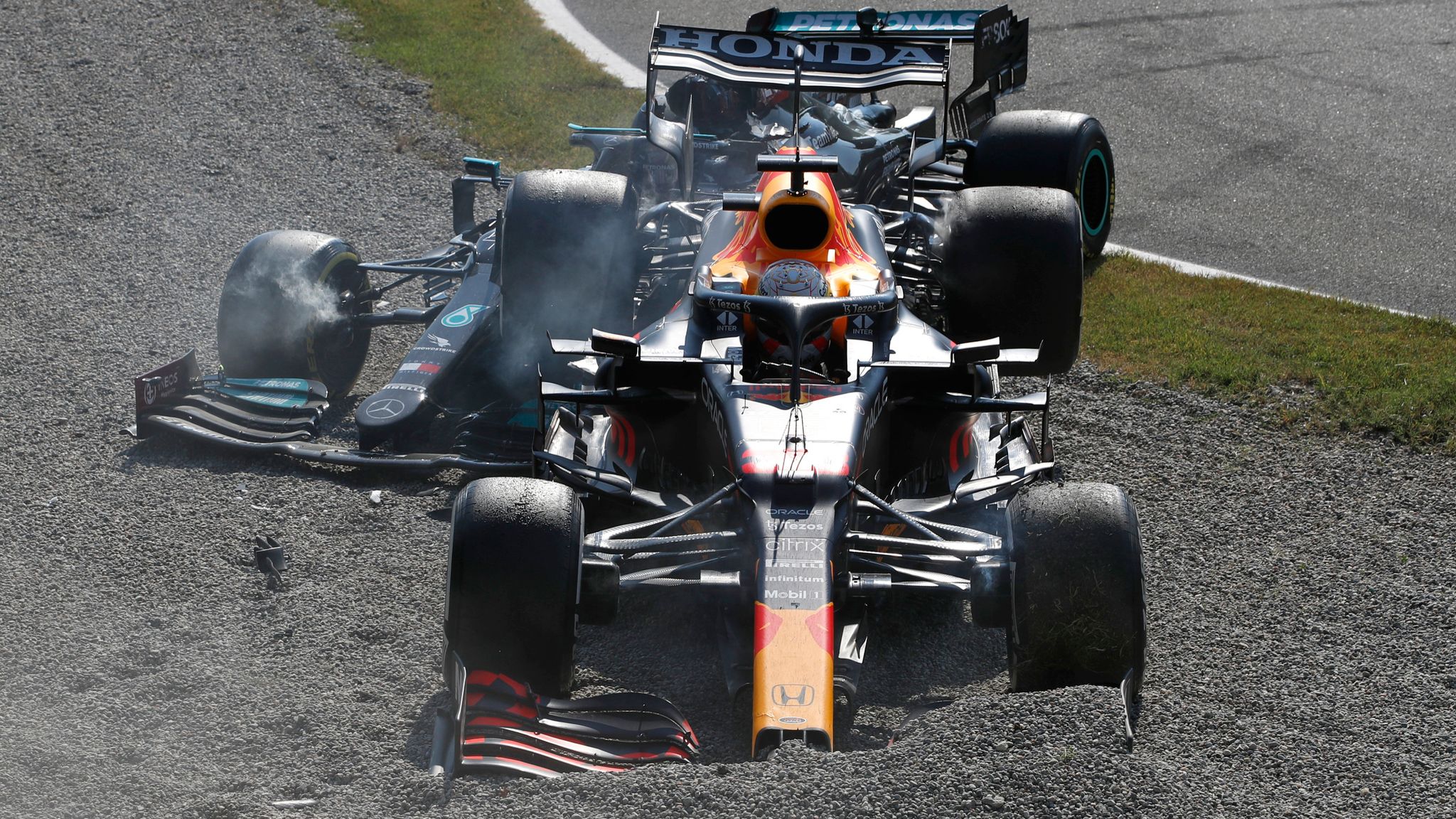 Ricciardo leads McLaren 1-2 at Monza as Hamilton, Vestappen crash
