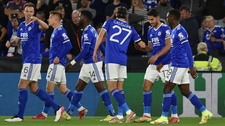 Leicester's Ayoze Perez, second right, celebrates with teammates after scoring his side's opening goal during the Europa League Group C soccer match between Leicester City and Napoli