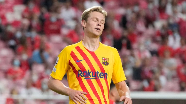 Frenkie De Jong reacts as Barcelona go behind at Benfica