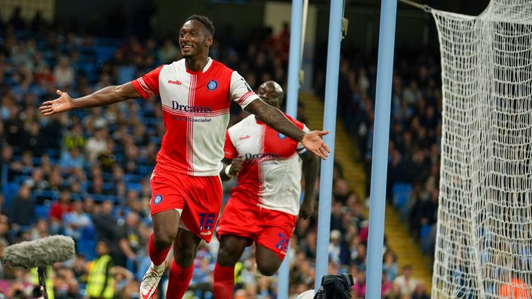 Brandon Hanlan a donné à Wycombe une avance de choc à l'Etihad avant la mi-temps