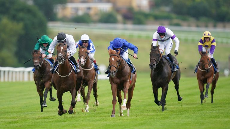 Cresta (black cap) wins on debut at Leicester, beating Modern Games