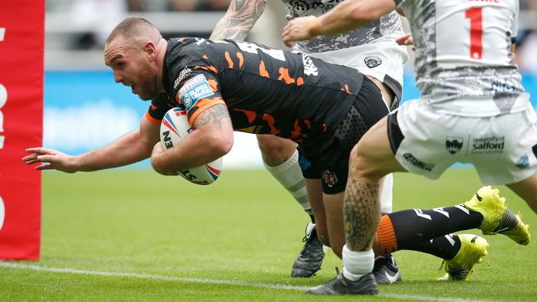 Picture by Ed Sykes/SWpix.com - 04/09/2021 - Rugby League - Dacia Magic Weekend 2021 - Castleford Tigers v Salford Red Devils - St. James's Park, Newcastle, England - Castleford Tigers' Daniel Smith scores their second try