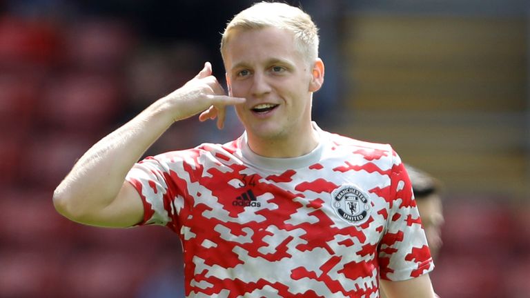 Everton and Crystal Palace Are In Talks With Man United to Sign Donny van de Beek ... While Bordeaux Are Confident To Sign Phil Jones