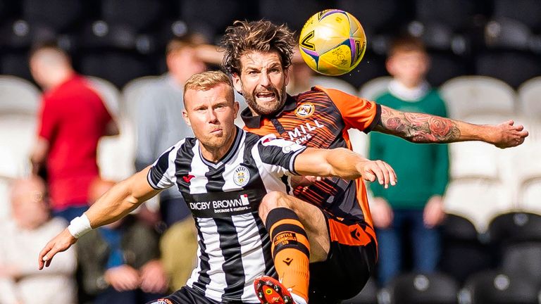 Dundee Utd's Charlie Mulgrew and St Mirren's Curtis Main in action