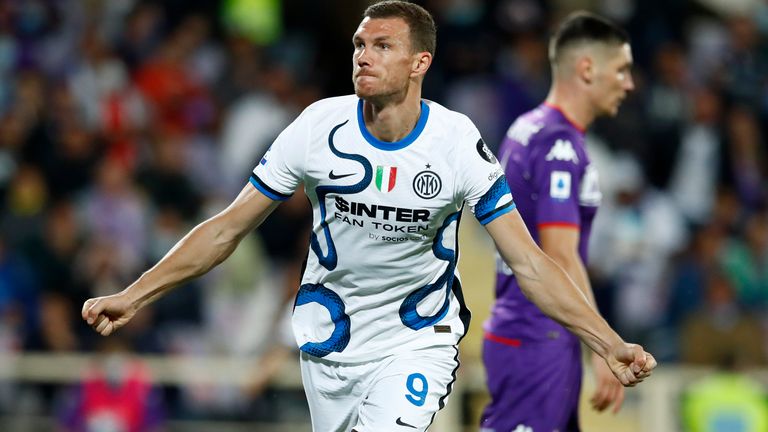 Edin Dzeko célèbre son but pour l'Inter à la Fiorentina