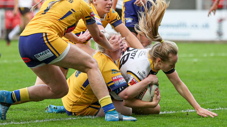 Picture by Paul Currie/SWpix.com - 26/09/2021 - Rugby League - Betfred Womens Super League Playoff Semi Final - Leeds Rhinos v York City Knights - The Totally Wicked Stadium, St Helens, England - Emma Hardy of York City Knights scores a try 