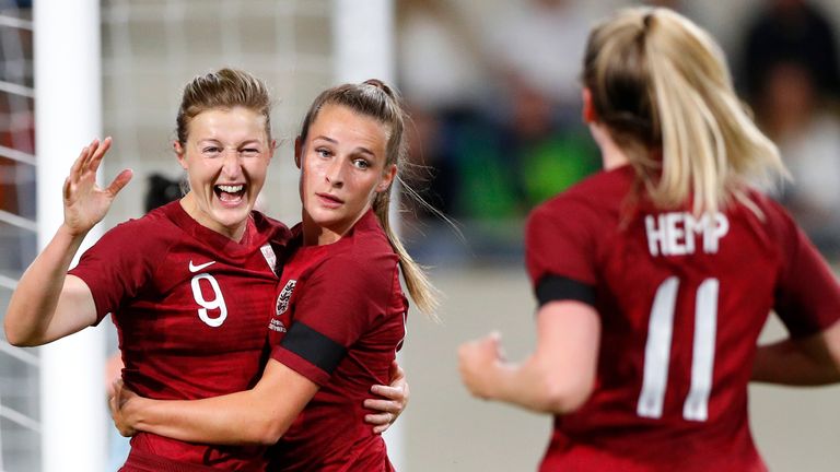 Ellen White celebrates with England team-mates