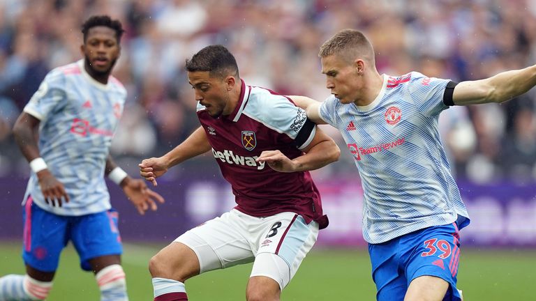 West Ham United's Pablo Fornals (left) and Manchester United's Scott McTominay battle for the ball during the Premier League match at the London Stadium, London. Picture date: Sunday September 19, 2021.
