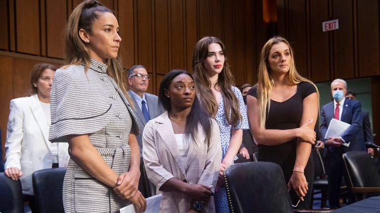 Las gimnastas olímpicas estadounidenses Aly Raisman, Simone Biles, McKayla Maroney y Maggie Nichols comparecieron ante el Comité Judicial del Senado el mes pasado.