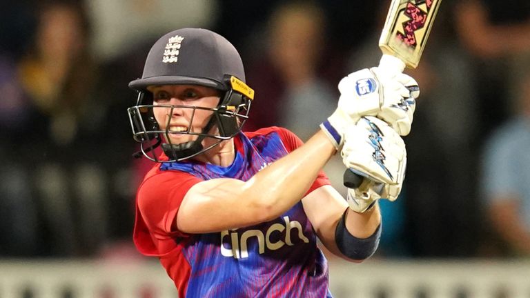 Knight made a winning return to the fold on her 200th England appearance