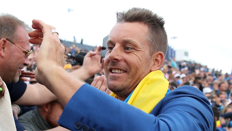 Team Europe's Henrik Stenson celebrates after the Singles match on day three of the Ryder Cup at Le Golf National, Saint-Quentin-en-Yvelines, Paris. PRESS ASSOCIATION Photo. Picture date: Sunday September 30, 2018. See PA story GOLF Ryder. Photo credit should read: Adam Davy/PA Wire. RESTRICTIONS: Use subject to restrictions. Written editorial use only. No commercial use.