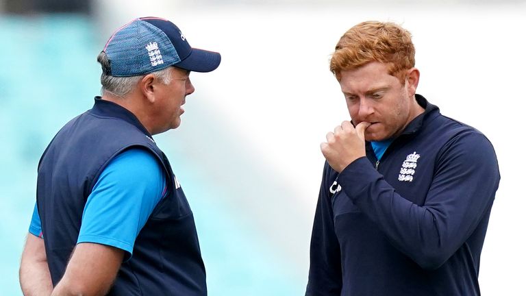 England head coach Chris Silverwood speaks to Jonny Bairstow  at the Kia Oval last week