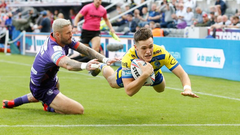 Picture by Ed Sykes/SWpix.com - 05/09/2021 - Rugby League - Dacia Magic Weekend 2021 - Wigan Warriors v Warrington Wolves - St. James&#39;s Park, Newcastle, England - Warrington Wolves&#39; Josh Thewlis scores their first try