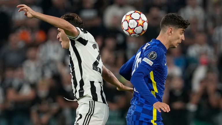 Juventus&#39; Federico Chiesa, left, challenges for the ball with Chelsea&#39;s Kai Havertz during the Champions League group H soccer match between Juventus and Chelsea at the Allianz stadium in Turin, Italy, Wednesday, Sept. 29, 2021. (AP Photo/Antonio Calanni)