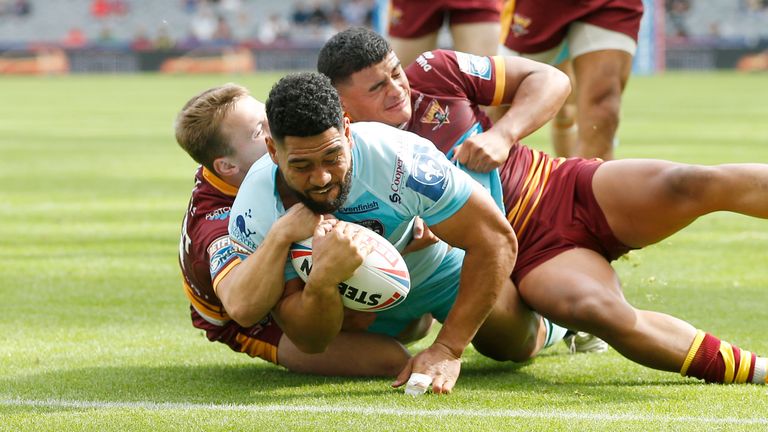 Picture by Ed Sykes/SWpix.com - 05/09/2021 - Rugby League - Dacia Magic Weekend 2021 - Huddersfield Giants v Wakefield Trinity - St. James&#39;s Park, Newcastle, England - Wakefield Trinity&#39;s Kelepi Tanginoa scores a try