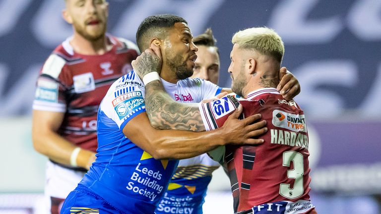 Picture by Allan McKenzie/SWpix.com - 23/09/2021 - Rugby League - Betfred Super League Playoffs - Eliminator Game 1 - Wigan Warriors v Leeds Rhinos - DW Stadium, Wigan, England - Leeds&#39; Kruise Leeming tackles Wigan&#39;s Zak Hardaker.