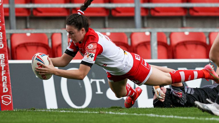 Picture by Paul Currie/SWpix.com - 26/09/2021 - Rugby League - Betfred Womens Super League Playoff Semi Final - St Helens v Castleford Tigers - The Totally Wicked Stadium, St Helens, England - Leah Burke of St Helens scores a try