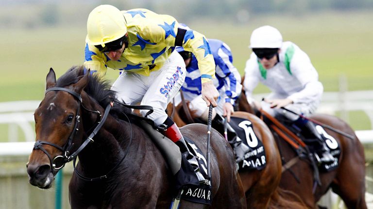 Lightening Pearl, ridden by Johnny Murtagh, wins the 2011 Cheveley Park Stakes