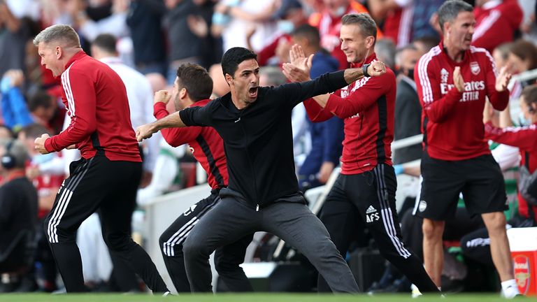 Mikel Arteta celebrates Arsenal's second goal scored by Pierre-Emerick Aubameyang