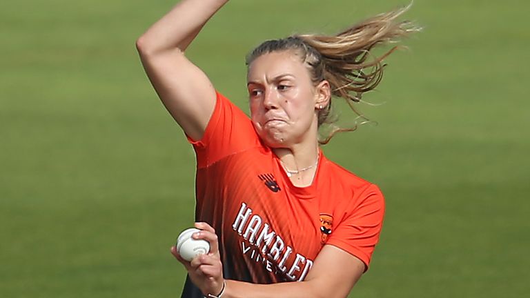 Tara Norris recorded brilliant figures of 4-14 from 7.5 overs to inspire Vipers to victory over Thunder