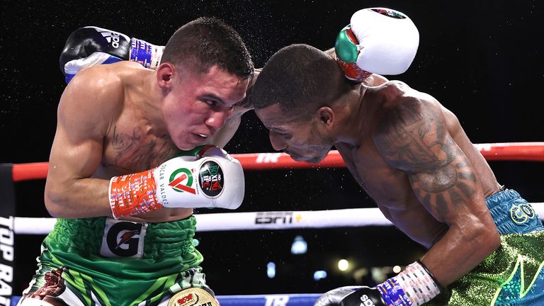 TUCSON, ARIZONA - SEPTEMBER 10: Oscar Valdez (L) and Robson Concei....o (R) exchange punches during their fight for the WBC super featherweight championship at Casino del Sol on September 10, 2021 in Tucson, Arizona. (Photo by Mikey Williams/Top Rank Inc via Getty Images)