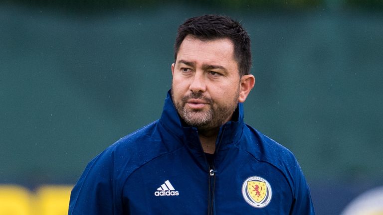 Pedro Martínez Llosa entrenará a Escocia por primera vez en su primer partido de clasificación a domicilio ante Hungría el viernes.