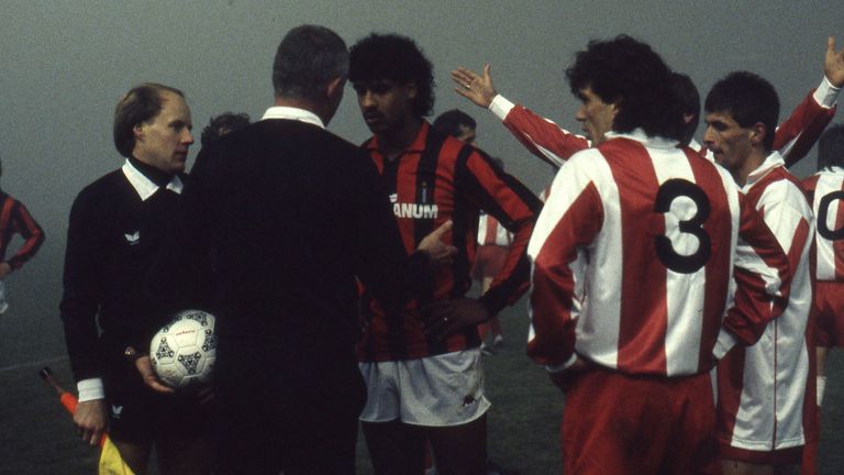 Fog suspends the match between Red Star Belgrade and AC Milan with Red Star 1-0 up