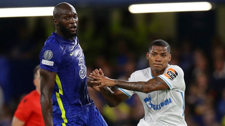 Romelu Lukaku of Chelsea with Wilmar Barrios of Zenit 