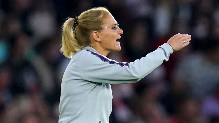 Sarina Wiegman s'inquiète pour les joueurs '  charge de travail si un format de Coupe du monde biennal est introduit.